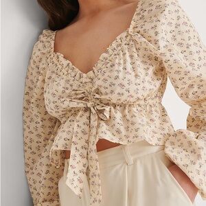 NA-KD Cropped Floral Drawstring Blouse Size 38 / Medium
